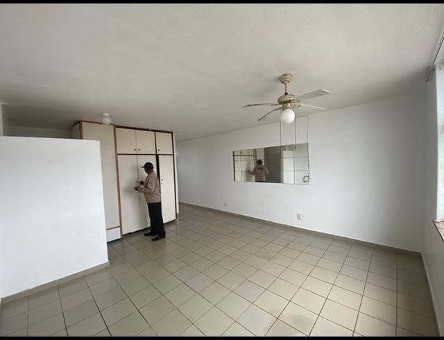 1 BEDROOM PROPERTY TO RENT IN POINT